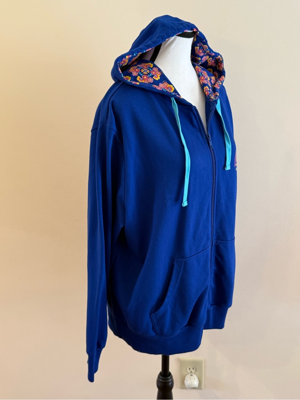Disney Parks Epcot Mexico Mickey and Minnie  Zip-Up Hoodie size 1X - Picture 6 of 7